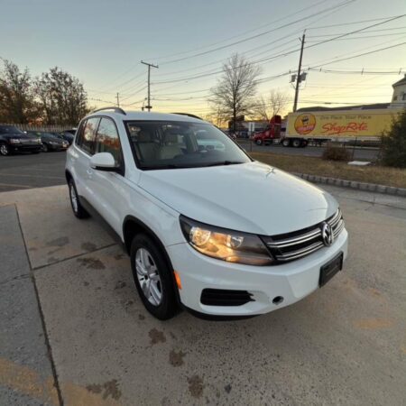 2017 Volkswagen Tiguan 2.0T 4Motion Sport Utility 4D - Image 2