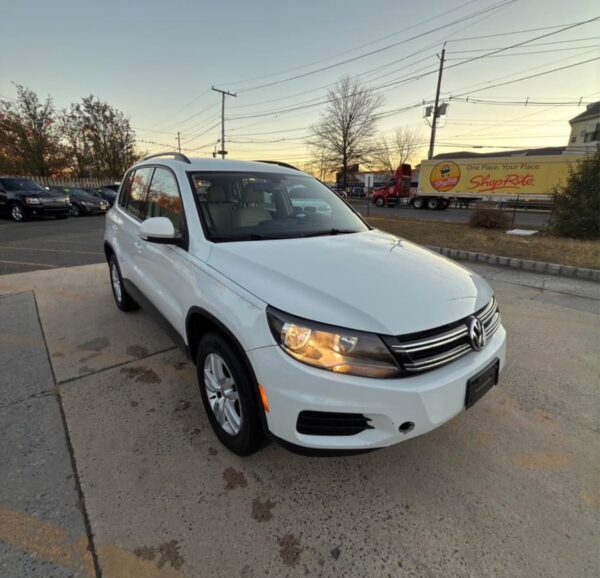 2017 Volkswagen Tiguan 2.0T 4Motion Sport Utility 4D - Image 2