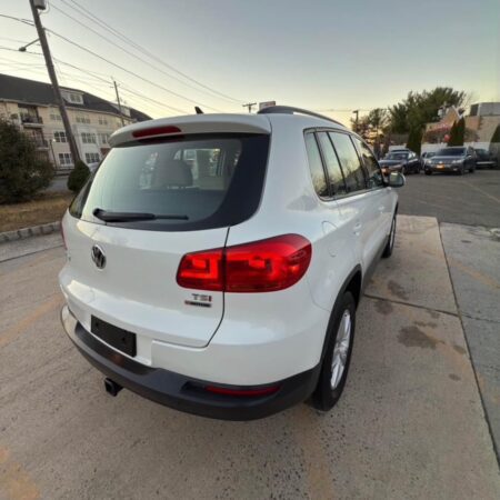 2017 Volkswagen Tiguan 2.0T 4Motion Sport Utility 4D - Image 3