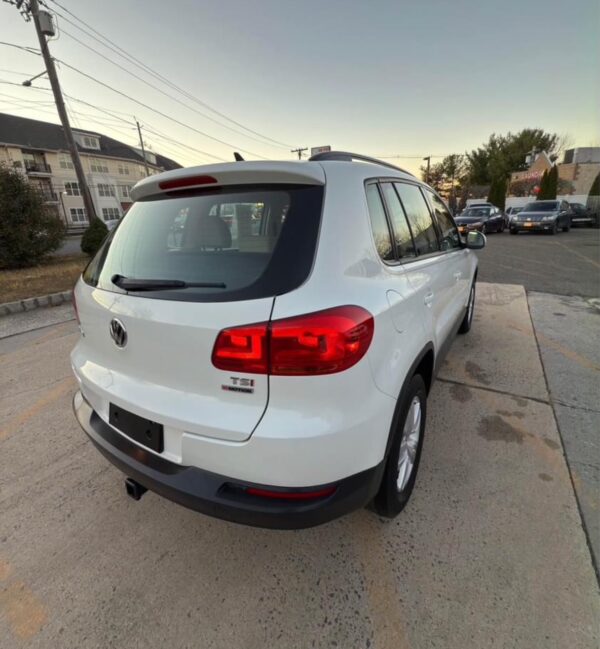 2017 Volkswagen Tiguan 2.0T 4Motion Sport Utility 4D - Image 3