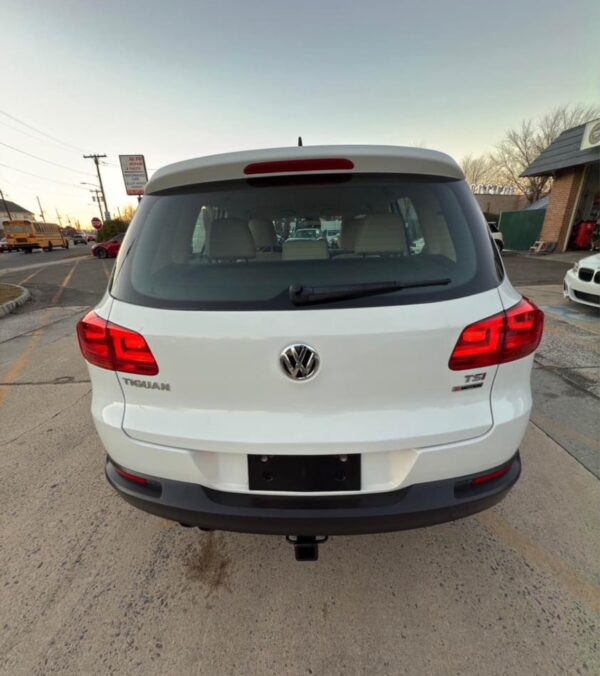 2017 Volkswagen Tiguan 2.0T 4Motion Sport Utility 4D - Image 4