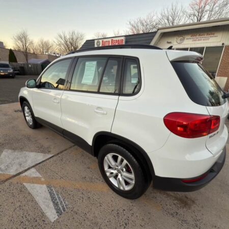 2017 Volkswagen Tiguan 2.0T 4Motion Sport Utility 4D - Image 5