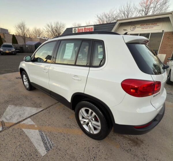 2017 Volkswagen Tiguan 2.0T 4Motion Sport Utility 4D - Image 5