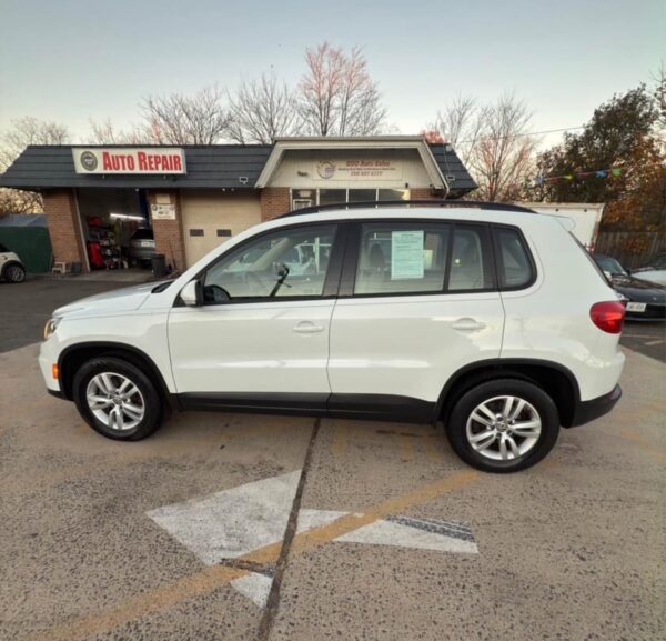 2017 Volkswagen Tiguan 2.0T 4Motion Sport Utility 4D - Image 6