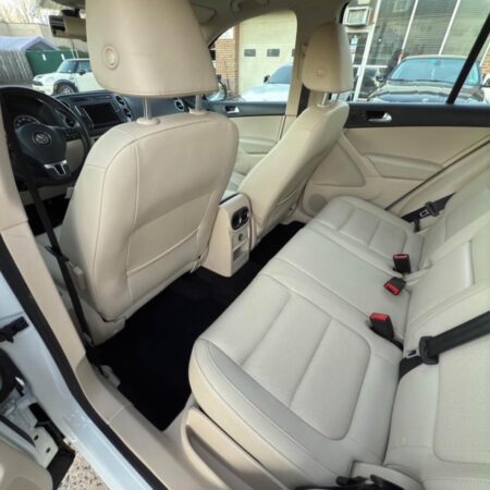 2017 Volkswagen Tiguan 2.0T 4Motion Sport Utility 4D - Image 9