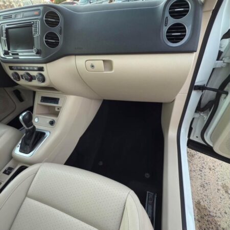 2017 Volkswagen Tiguan 2.0T 4Motion Sport Utility 4D - Image 11