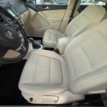 2017 Volkswagen Tiguan 2.0T 4Motion Sport Utility 4D - Image 12
