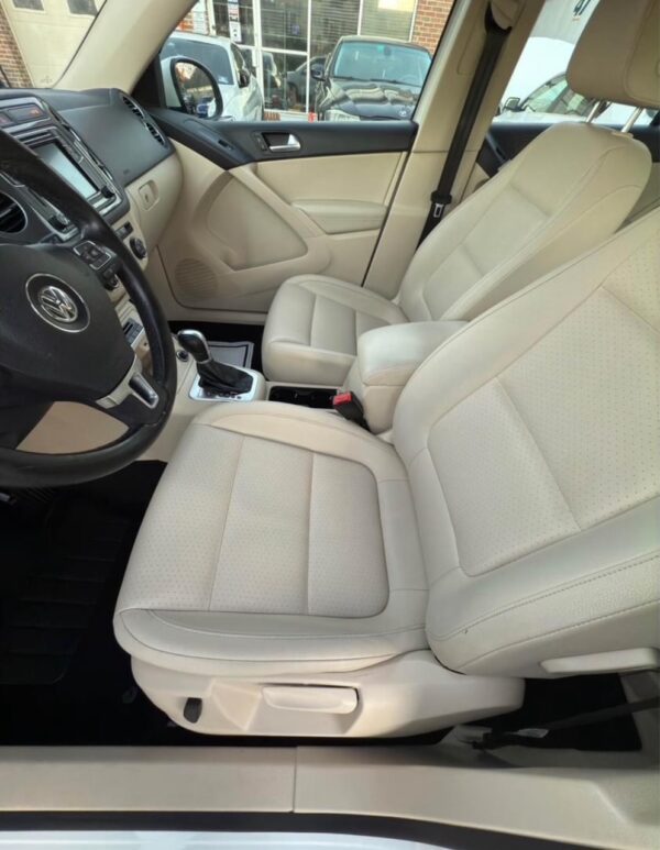 2017 Volkswagen Tiguan 2.0T 4Motion Sport Utility 4D - Image 12