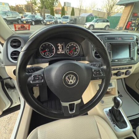 2017 Volkswagen Tiguan 2.0T 4Motion Sport Utility 4D - Image 13
