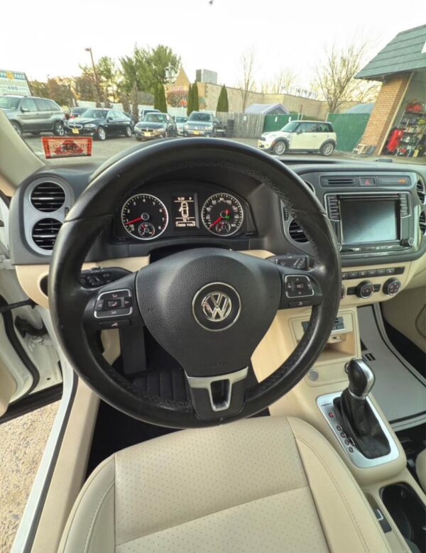 2017 Volkswagen Tiguan 2.0T 4Motion Sport Utility 4D - Image 13