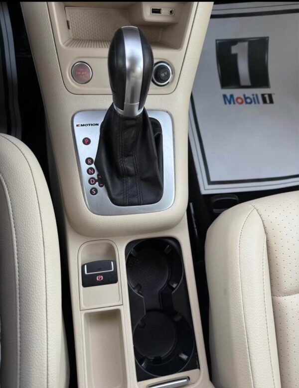 2017 Volkswagen Tiguan 2.0T 4Motion Sport Utility 4D - Image 15