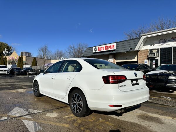 2017 Volkswagen Jetta SE 1.4T - Image 5
