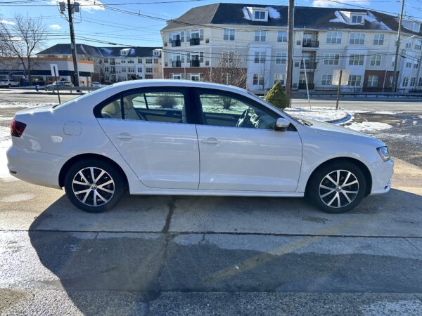 2017 Volkswagen Jetta SE 1.4T - Image 8
