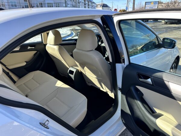 2017 Volkswagen Jetta SE 1.4T - Image 10