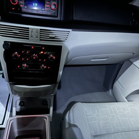 2009 Volkswagen Routan SE - Image 9