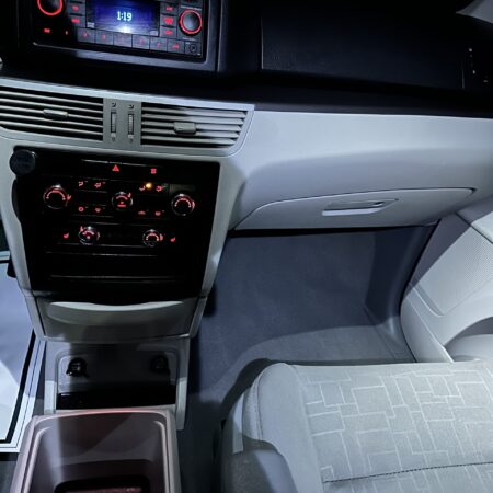 2009 Volkswagen Routan SE - Image 21