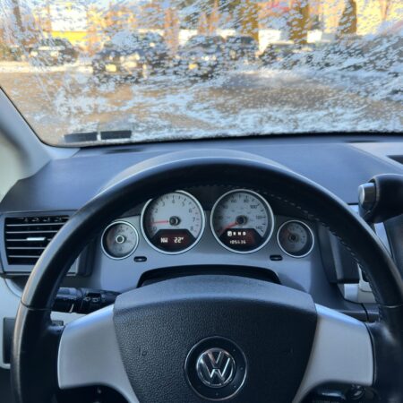 2009 Volkswagen Routan SE - Image 7