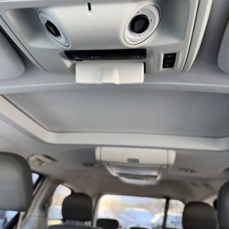 2009 Volkswagen Routan SE - Image 13