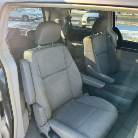 2009 Volkswagen Routan SE - Image 11