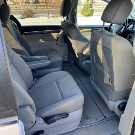 2009 Volkswagen Routan SE - Image 10