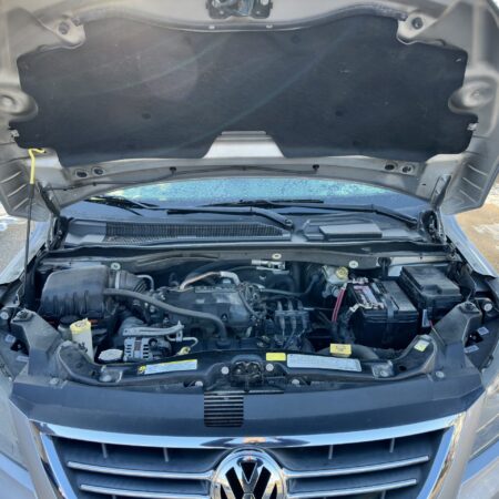 2009 Volkswagen Routan SE - Image 14