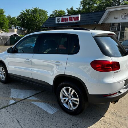 2016 Volkswagen Tiguan 2.0T 4Motion Sport Utility 4D - Image 4