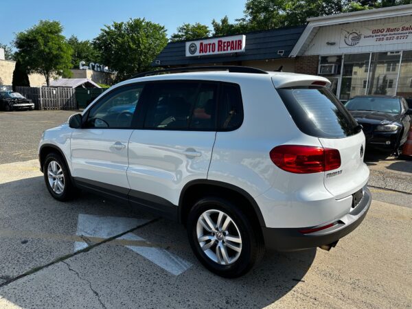 2016 Volkswagen Tiguan 2.0T 4Motion Sport Utility 4D - Image 4