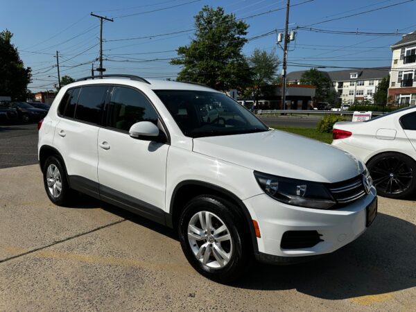 2016 Volkswagen Tiguan 2.0T 4Motion Sport Utility 4D - Image 2