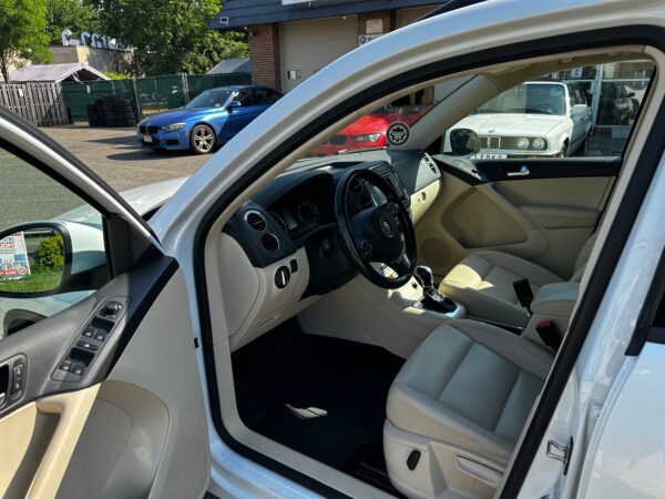 2016 Volkswagen Tiguan 2.0T 4Motion Sport Utility 4D - Image 5