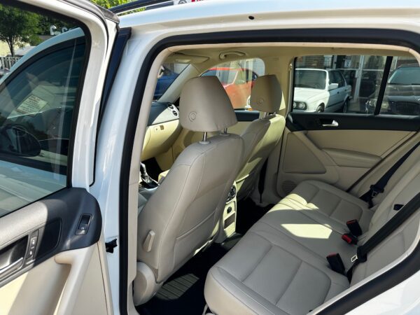 2016 Volkswagen Tiguan 2.0T 4Motion Sport Utility 4D - Image 6
