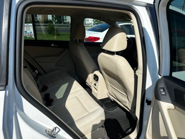 2016 Volkswagen Tiguan 2.0T 4Motion Sport Utility 4D - Image 8