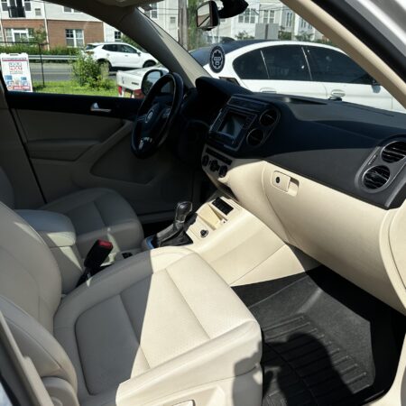 2016 Volkswagen Tiguan 2.0T 4Motion Sport Utility 4D - Image 7