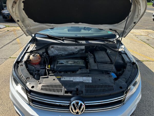 2016 Volkswagen Tiguan 2.0T 4Motion Sport Utility 4D - Image 10
