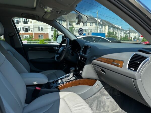 2013 AUDI Q5 2.0T Quattro Premium Plus - Image 8
