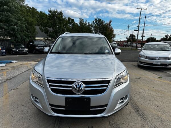 2011 Volkswagen Tiguan SEL 4Motion - Image 6