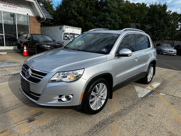 2011 Volkswagen Tiguan SEL 4Motion - Image 1