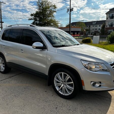 2011 Volkswagen Tiguan SEL 4Motion - Image 18