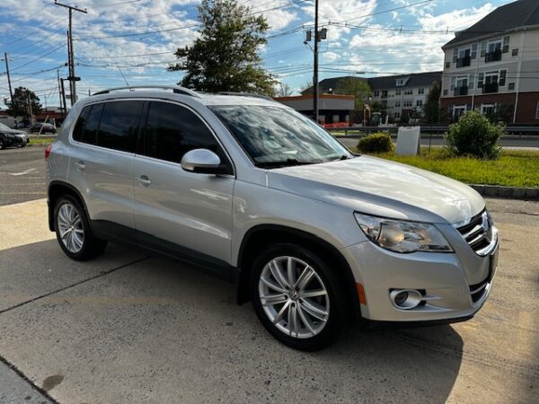 2011 Volkswagen Tiguan SEL 4Motion - Image 18