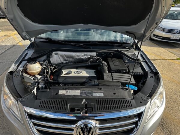 2011 Volkswagen Tiguan SEL 4Motion - Image 15