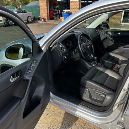2011 Volkswagen Tiguan SEL 4Motion - Image 10