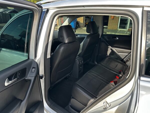 2011 Volkswagen Tiguan SEL 4Motion - Image 7