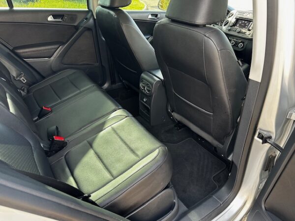 2011 Volkswagen Tiguan SEL 4Motion - Image 17