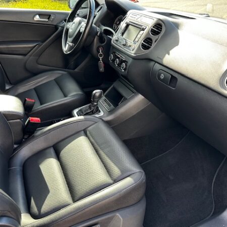 2011 Volkswagen Tiguan SEL 4Motion - Image 12