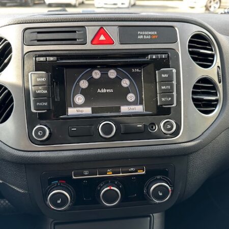 2011 Volkswagen Tiguan SEL 4Motion - Image 9