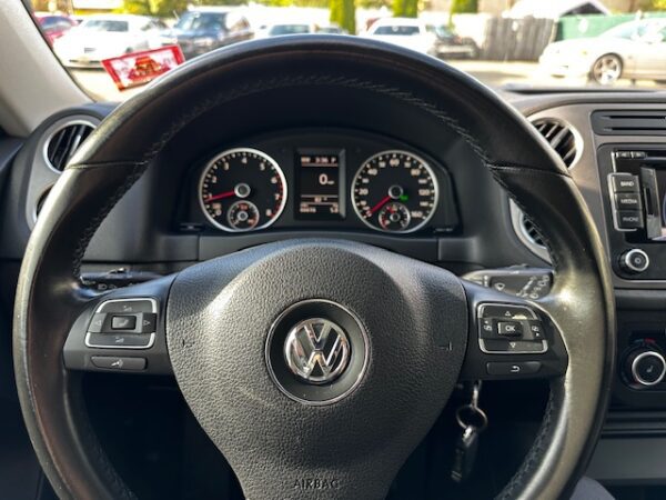 2011 Volkswagen Tiguan SEL 4Motion - Image 5