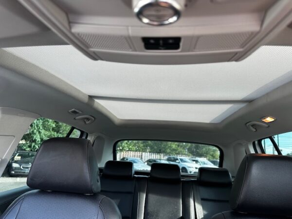 2011 Volkswagen Tiguan SEL 4Motion - Image 11