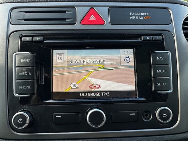 2011 Volkswagen Tiguan SEL 4Motion - Image 13