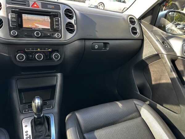 2011 Volkswagen Tiguan SEL 4Motion - Image 8